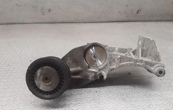 Renault Clio IV Generator/alternator bracket 8200663057