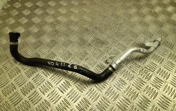 BMW 5 G60 G61 Engine coolant pipe/hose 7562052