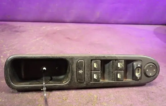 Peugeot 307 Quarter vent window switch 96351623XT