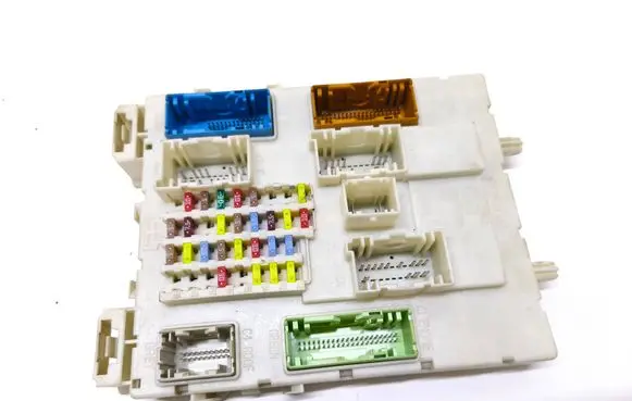 Ford Focus C-MAX Fuse module BV6N14A073EP 00064096 51945L45K