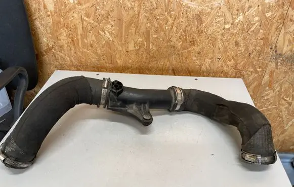 Audi A4 S4 B8 8K Intercooler hose/pipe 8K0145673