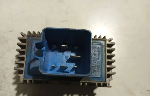 Opel Zafira B Glow plug pre-heat relay 55353011