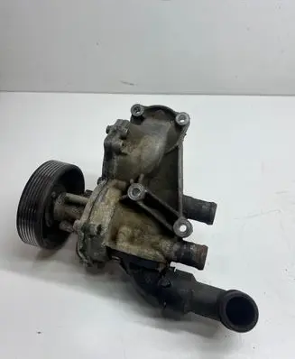 Volkswagen PASSAT B4 Water pump 037121013