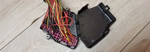 Volkswagen PASSAT B5.5 Fuse box set 8d1941824