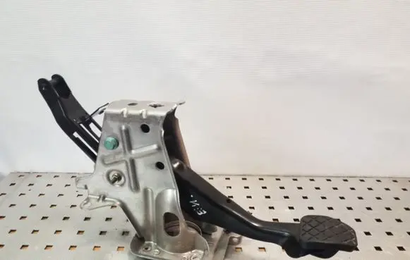 Volkswagen PASSAT B6 Brake pedal 1K1721057N