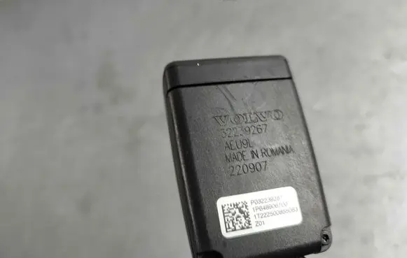 Volvo C40 Rear seatbelt buckle 32239267