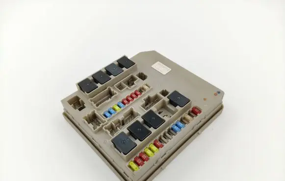 Renault Clio III Fuse module 902663A