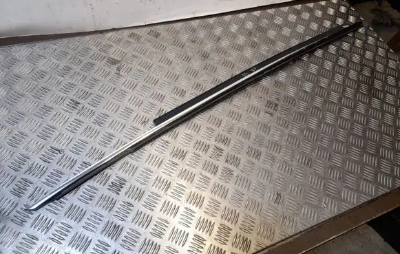 Audi A5 8T 8F Front door glass trim molding 8T0853284C