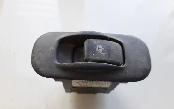Mitsubishi Galant Electric window control switch MB962804 C8D-D101M-A1