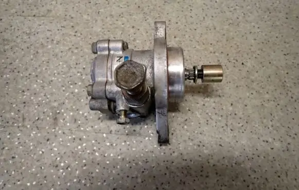 Nissan Primera Power steering pump