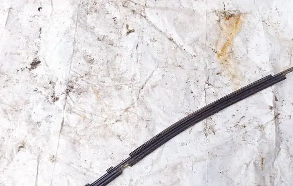 Volvo XC90 Front door glass trim molding 