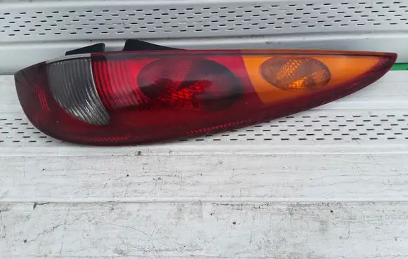 Nissan Almera Tino Rear/tail lights