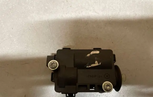 Opel Corsa E Fuel tank cap lock 13208157