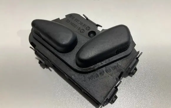 Mercedes-Benz E W211 Seat control switch 2108213851 03463815 A2108213851