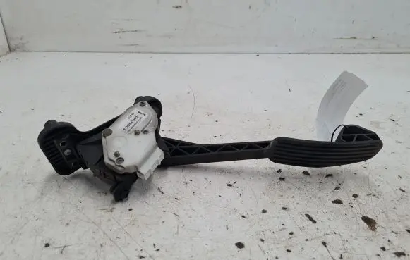 Volvo S60 Accelerator throttle pedal 30636003