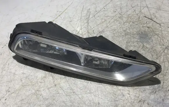 Volkswagen PASSAT B7 Front fog light