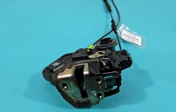 Toyota Avensis T250 Rear door lock IMPRK1557252