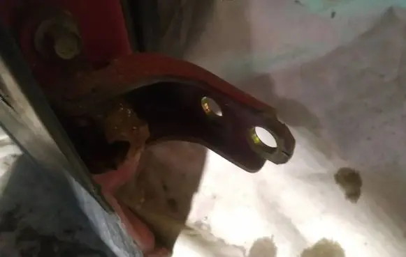 Honda CR-V Front door upper hinge sed