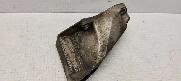 Volkswagen PASSAT B5.5 Engine mounting bracket 8D0199307P