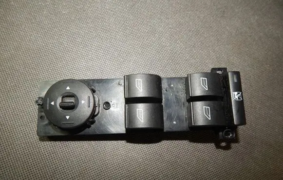 Ford Focus Electric window control switch 7M5T14A132AB