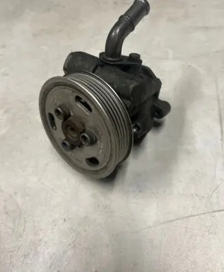 Volkswagen PASSAT B7 Power steering pump 07K145255