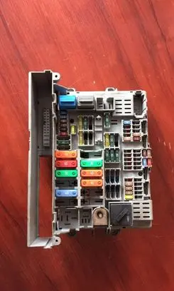 BMW 1 E81 E87 Fuse module 6906607