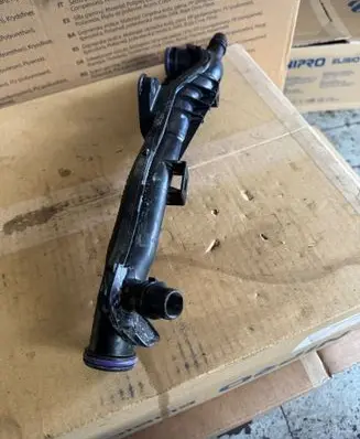 Engine coolant pipe/hose