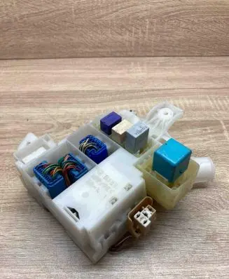 Toyota Avensis T250 Fuse module 005116001K05 9008087019