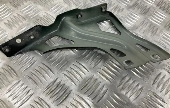 Audi Q3 8U Fender mounting bracket 8U0821136