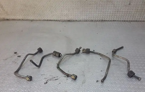 Citroen C5 Fuel injector supply line/pipe 