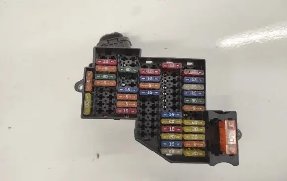 Volkswagen Touareg I Fuse module 7L0941828 7L0341824