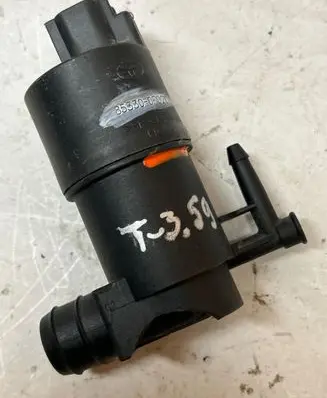 Toyota Yaris Windscreen/windshield washer pump 853300F020