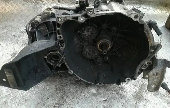 Manual 5 speed gearbox