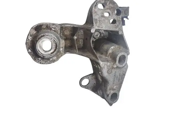 Volkswagen PASSAT B5 Engine mounting bracket 4B0199352A