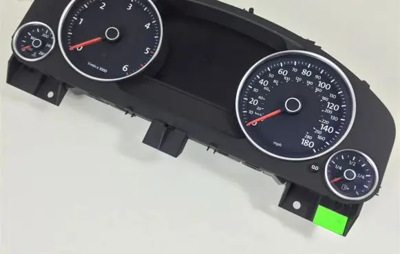 Volkswagen Touareg II Speedometer (instrument cluster) 7P6920980N