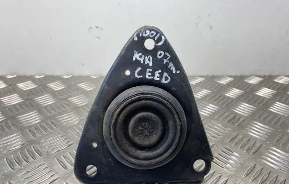 KIA Ceed Engine mount bracket 218121H300