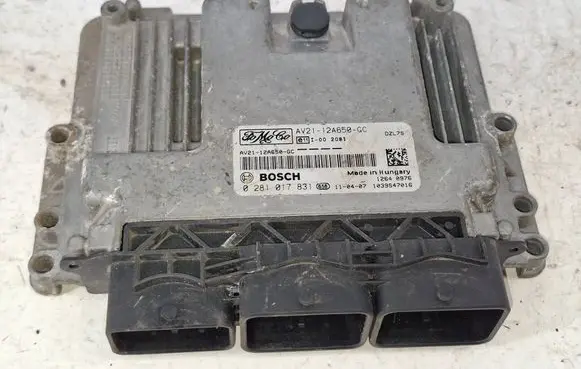 Ford Focus Engine control unit/module AV2112A650GC 0281017831