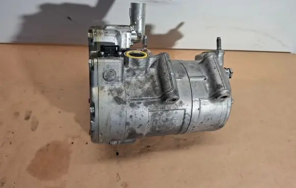 Volvo V60 Air conditioning (A/C) compressor (pump) 36012859