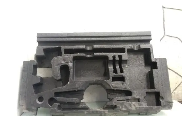 Land Rover Discovery 3 - LR3 Glove box in trunk KBE500060