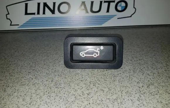 BMW 7 E65 E66 Tailgate/boot open switch button 8375580