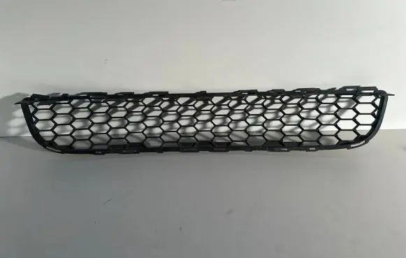 Toyota Corolla Verso AR10 Front bumper lower grill 531120F021