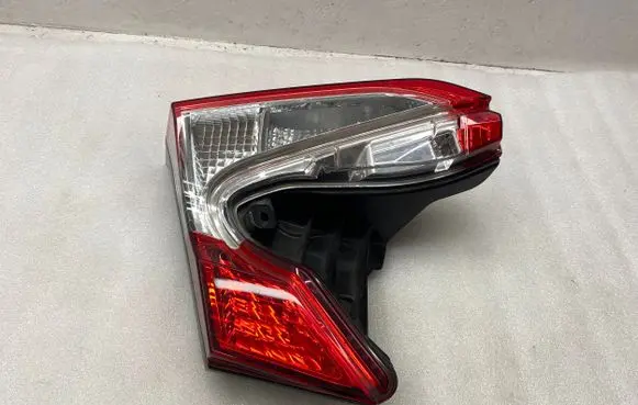 Toyota C-HR I Tailgate rear/tail lights 81590F4010