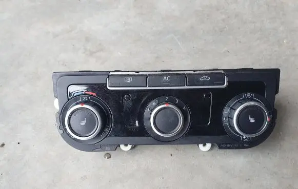 Volkswagen Golf VI Climate control unit 3C8907336J 5HB00975111