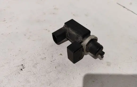 Audi A4 S4 B7 8E 8H Turbo solenoid valve 8E0906628 72290333 02T100