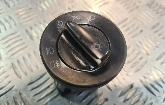 Volkswagen PASSAT B5 Light switch 3B0941531C