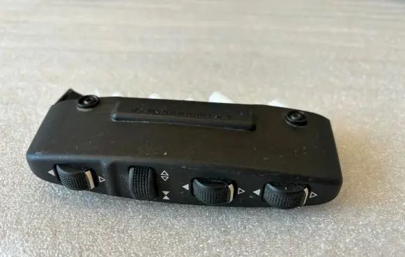 Mercedes-Benz R W251 Seat control switch A0008008078 0008008078