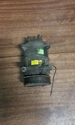 Volkswagen PASSAT B4 Air conditioning (A/C) compressor (pump) 506211241