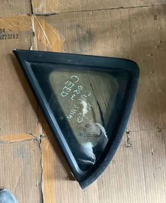 KIA Ceed Rear side window