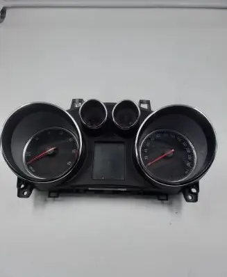 Opel Mokka Speedometer (instrument cluster) 95136701
