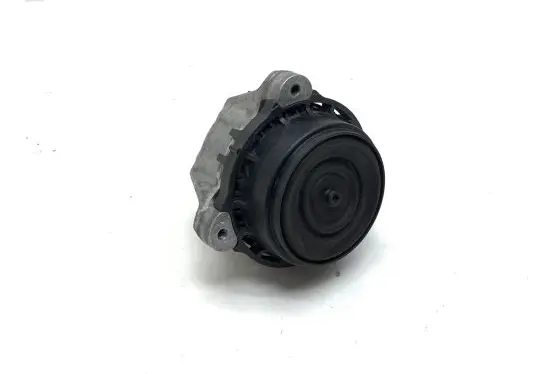 BMW 5 G30 G31 Engine mount bracket 6860457